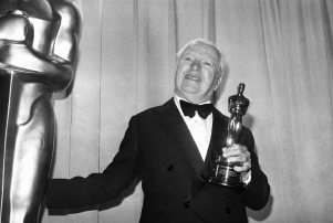 Comedian Charlie Chaplin displays Oscar he received on Monday, April 11, 1972 at the 44th annual Academy Awards ceremony at the Music Center in Los Angeles. Chaplin who left the United States 20 years ago, returned to Hollywood to accept the honorary Oscar. (AP Photo)