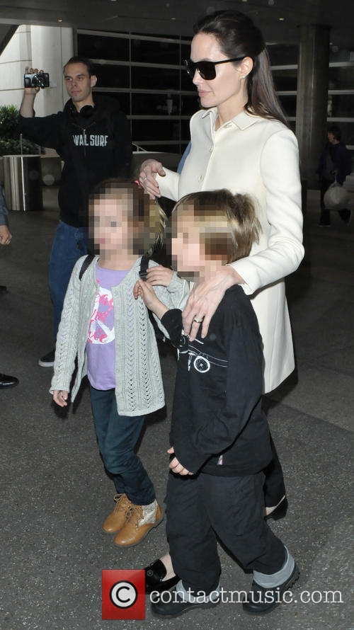 Angelina Jolie And Children Enter Therapy Amid Divorce 