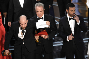 Warren Beatty Talks “Chaos” Of Oscars Best Picture Snafu On 