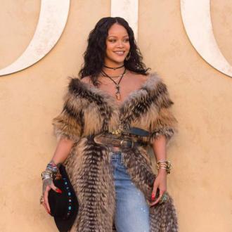 Rihanna helps fan through heartbreak 