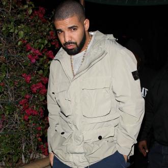 Drake slams fan for groping female concert-goers 